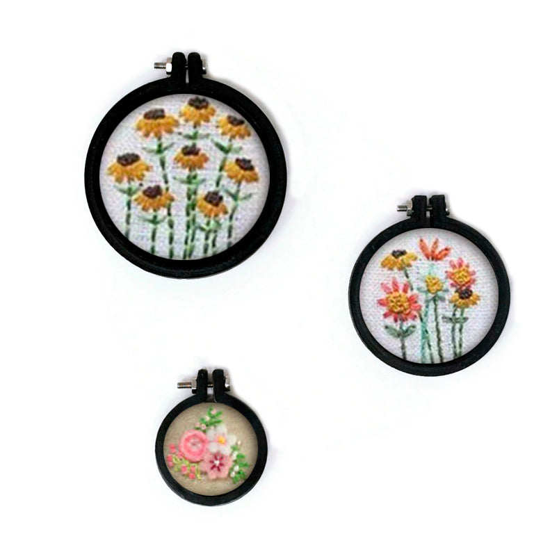 Artesanato com colares bordados (mini bastidores)