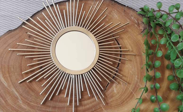 Artesanato com espelho de sol feito de palitos