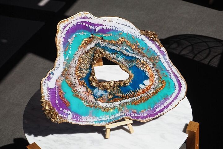 Artesanato com geodos de resina e cristais