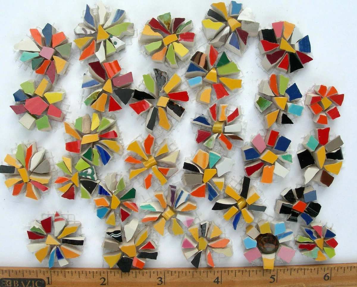 Artesanato com mosaico de azulejos quebrados