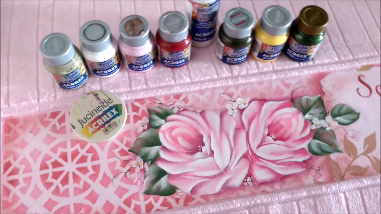 Artesanato com pintura em toalhas de banho