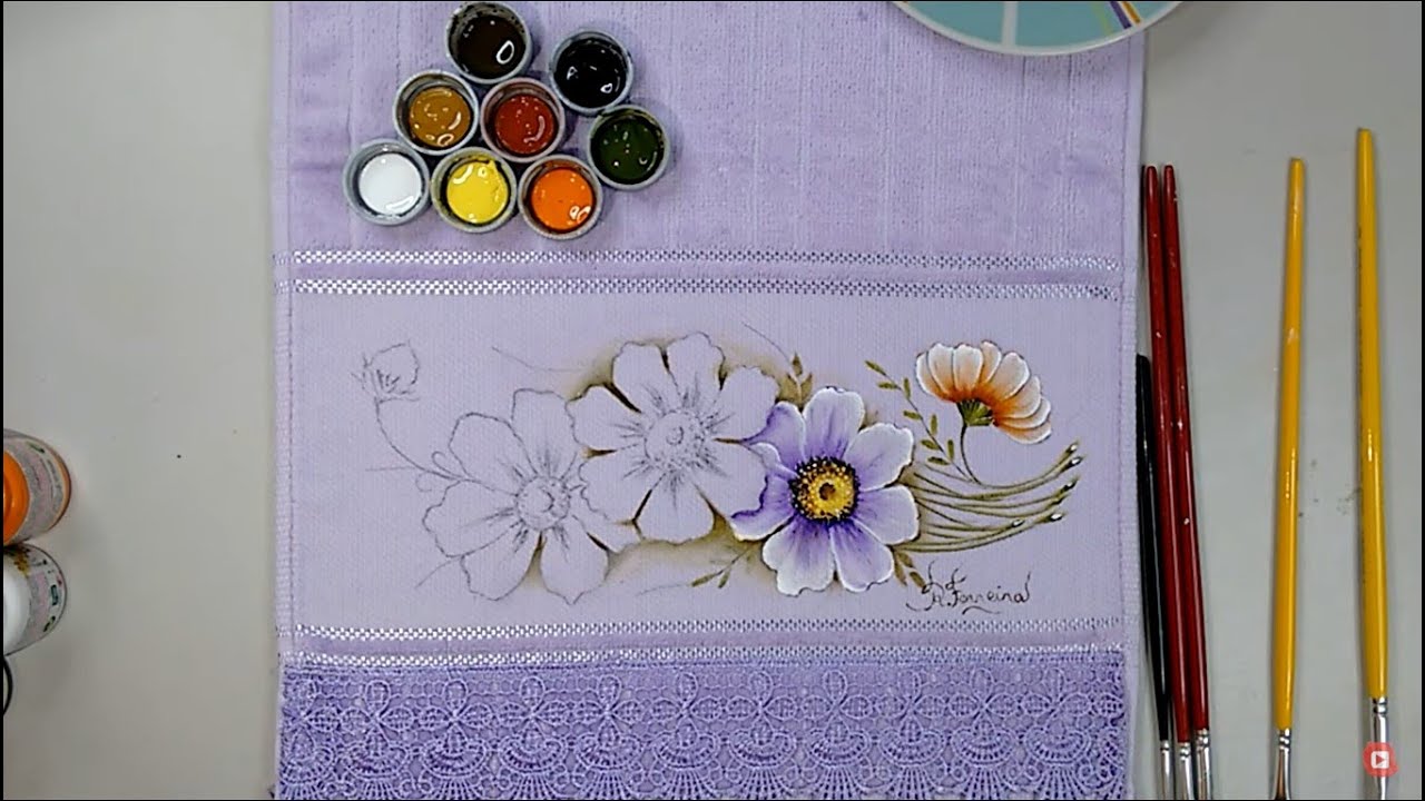 Artesanato com pintura em toalhas de banho