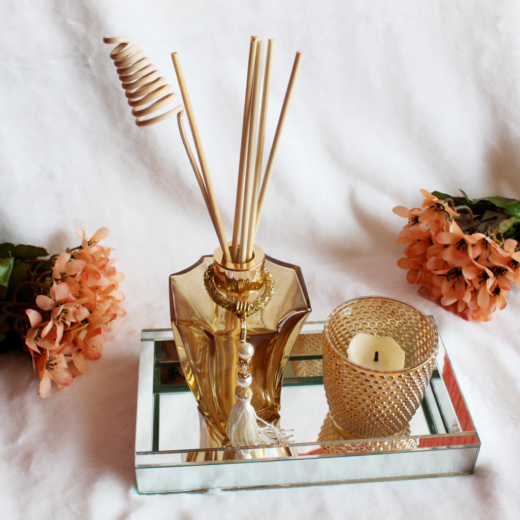 Artesanato com sabonetes de luxo com detalhes em dourado