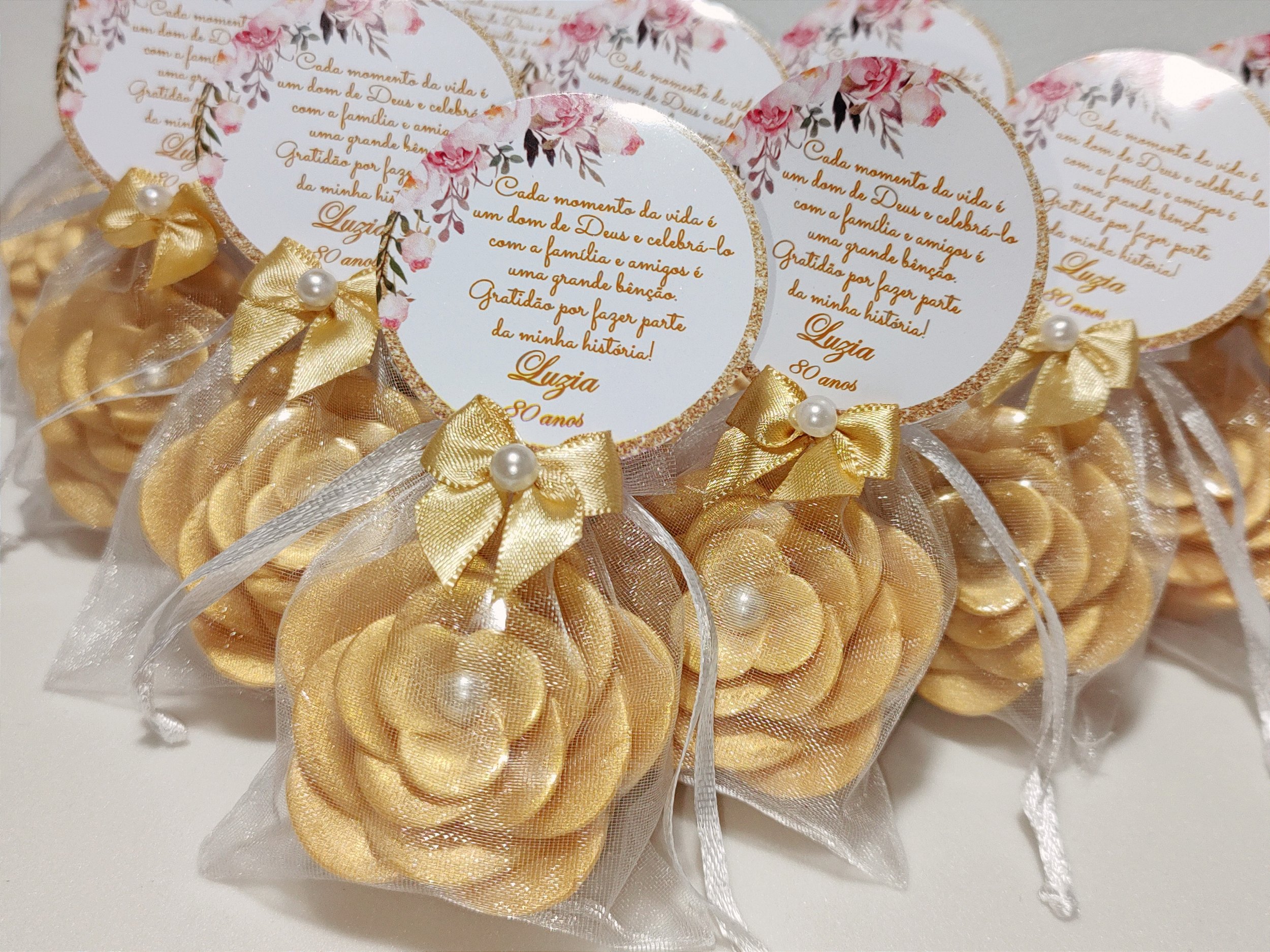 Embalagens Sustentáveis e Sofisticadas para Sabonetes Artesanais Dourados