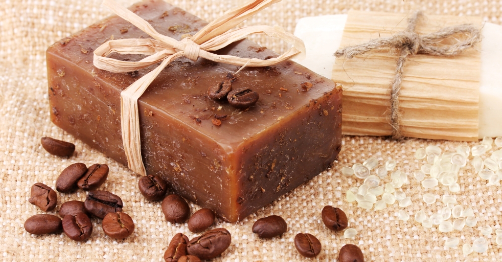Artesanato com sabonetes esfoliantes de café
