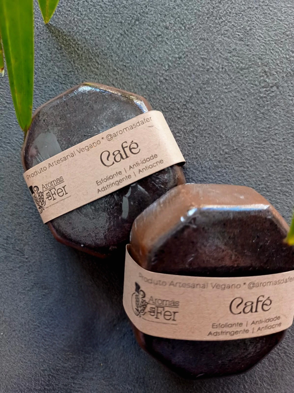 Artesanato com sabonetes esfoliantes de café