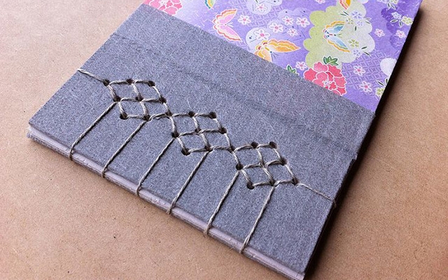 Artesanato com técnica de encadernação japonesa