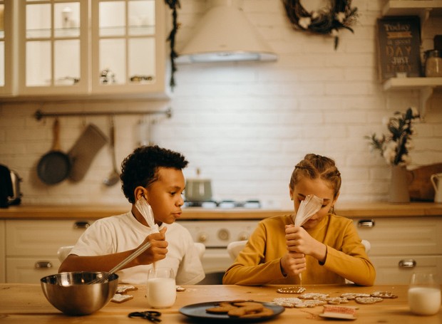 Atividades Sensoriais na Cozinha: Explorando Texturas com os Pequenos