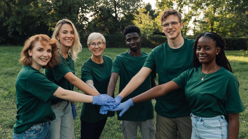 Plataformas Essenciais para Encontrar Oportunidades de Voluntariado no Brasil