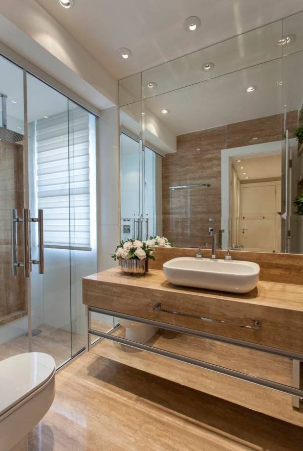 Pedras Naturais e Cubas: O Toque Final de Luxo no Banheiro Bege e Branco