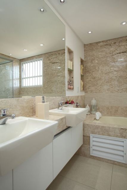 Banheiro Bege E Branco