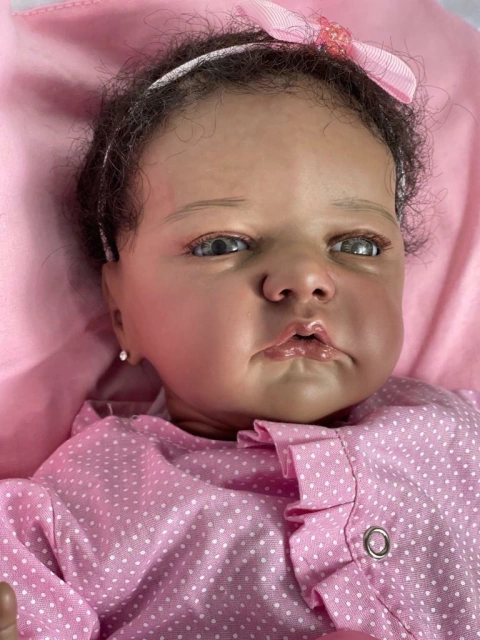 Cuidados Essenciais para Manter o Realismo da Sua Bebê Reborn Negra