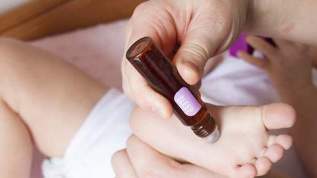 Difusão ou Aplicação Tópica? Melhores Formas de Usar Óleos Essenciais em Crianças