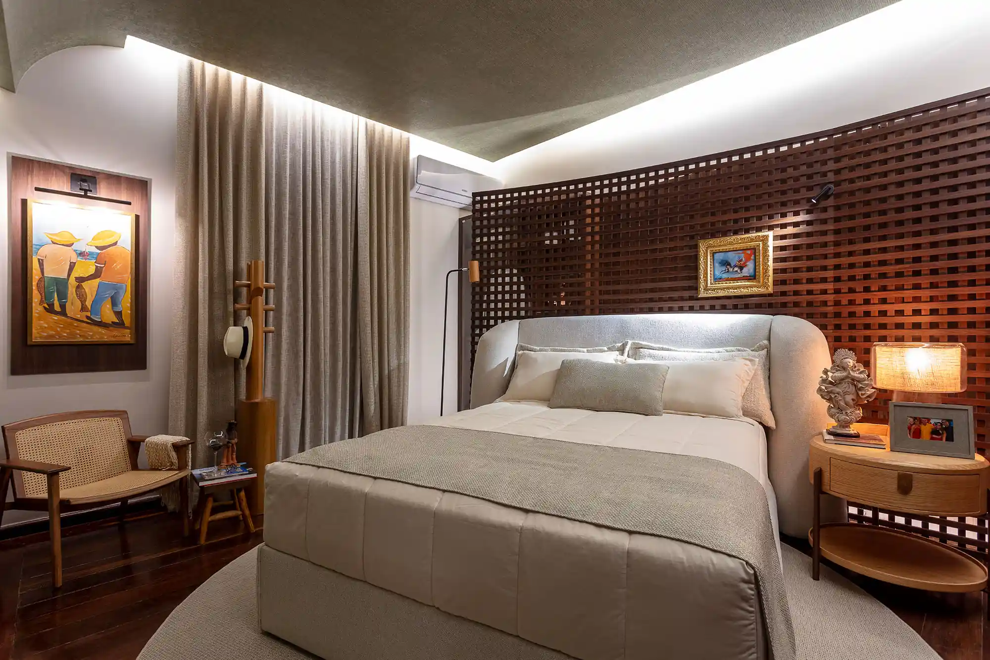 Benefícios da luz natural no quarto de hotel para o foco