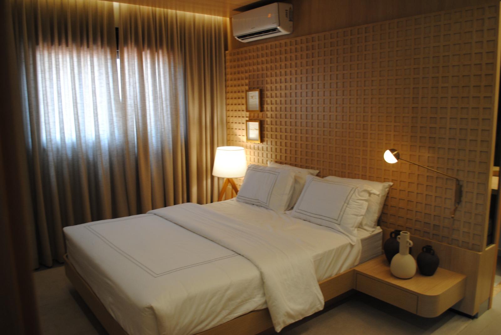 Como Otimizar a Iluminação Natural no Seu Quarto de Hotel para Máximo Foco