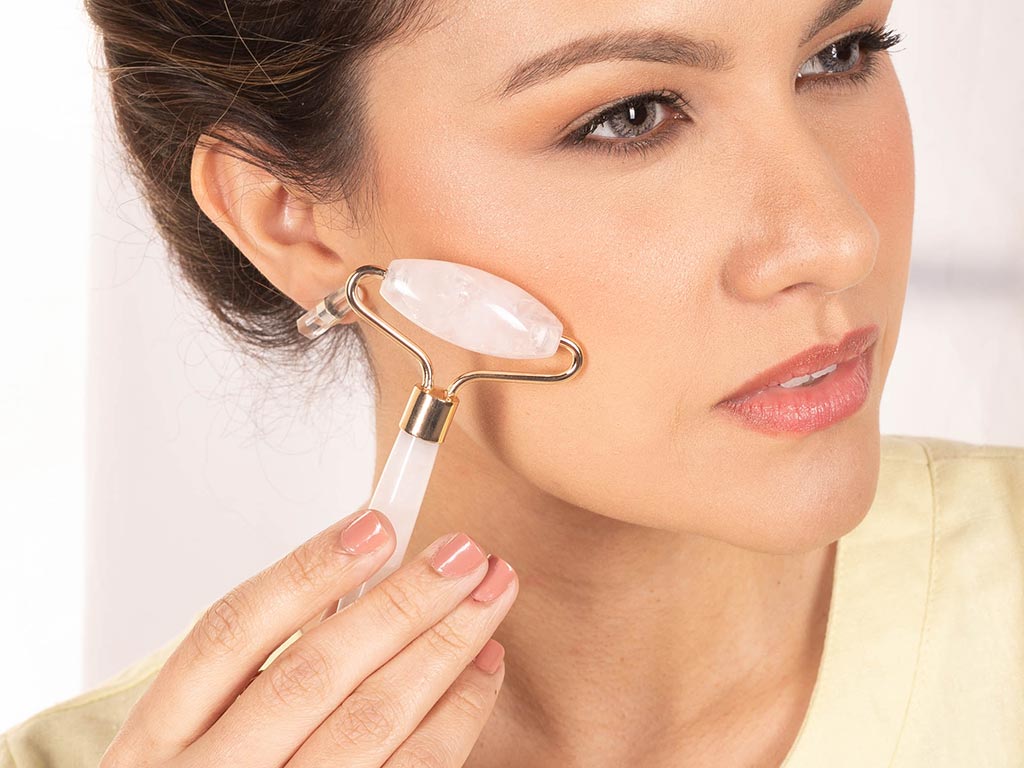 Benefícios da massagem facial com rolo de jade e Gua Sha