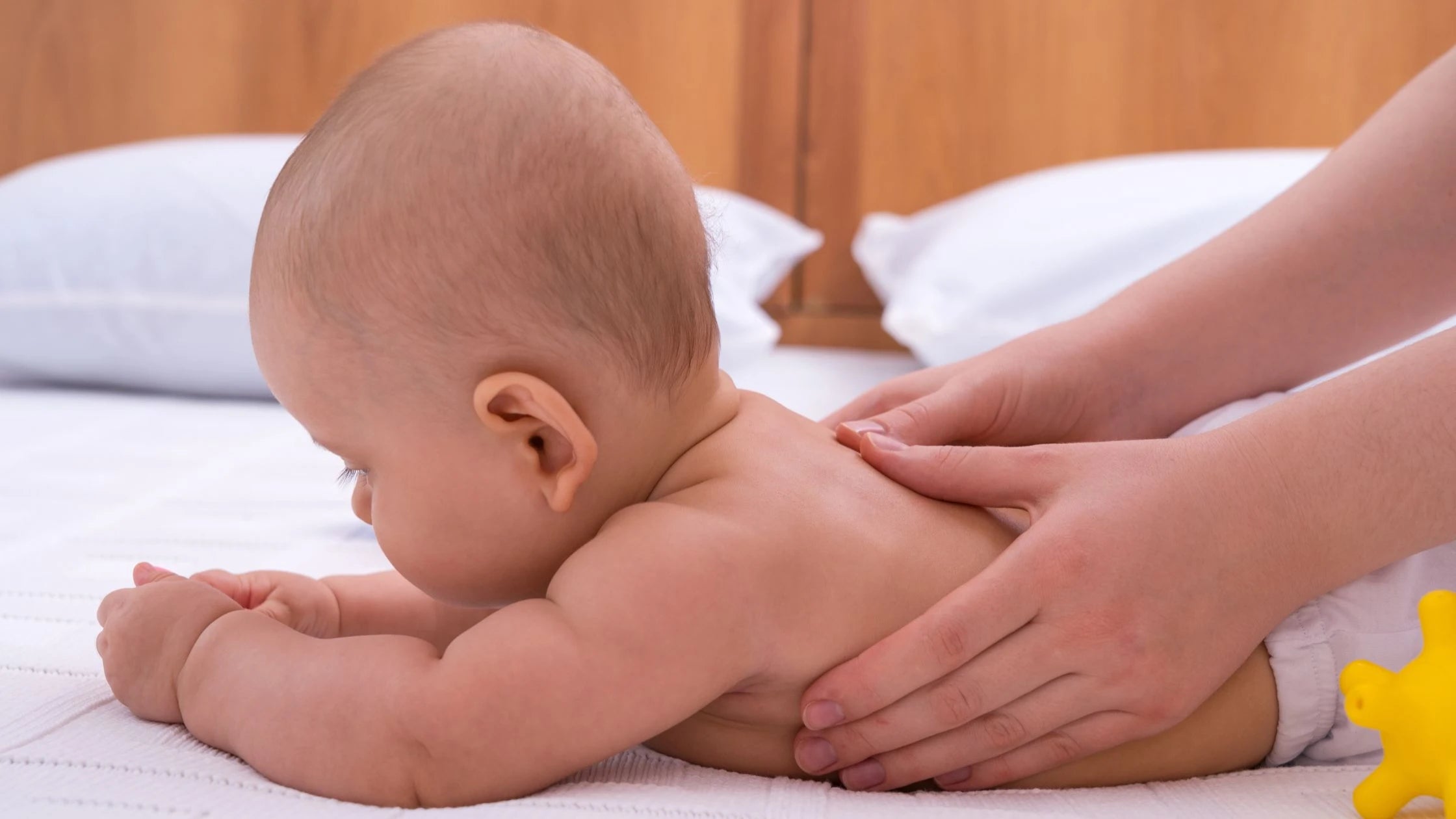 Benefícios da massagem shantala para o sono do bebê