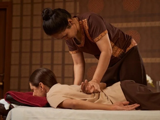 benefícios da massagem tailandesa pós-voo