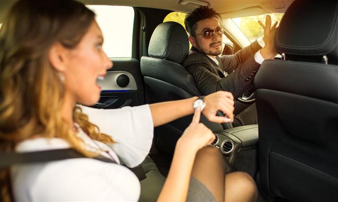 como o excesso de informação afeta viagens