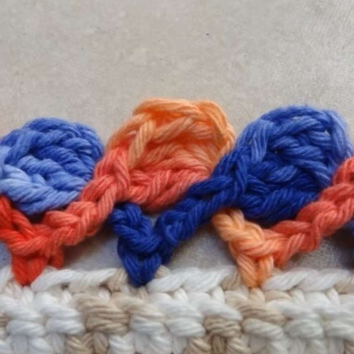 bico de crochê carreira única vs. múltipla carreiras