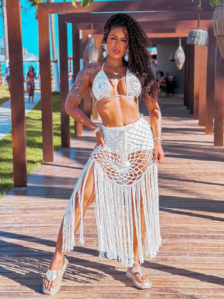 Inspirações de Looks Boho Chic com Blusas de Crochê e Franjas