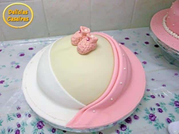 Bolo de Barriga: Comestível vs. Decorativo – Qual Escolher?