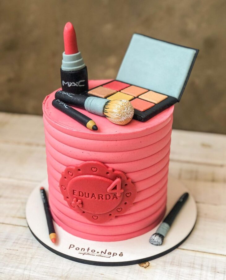 quanto custa um bolo de maquiagem personalizado