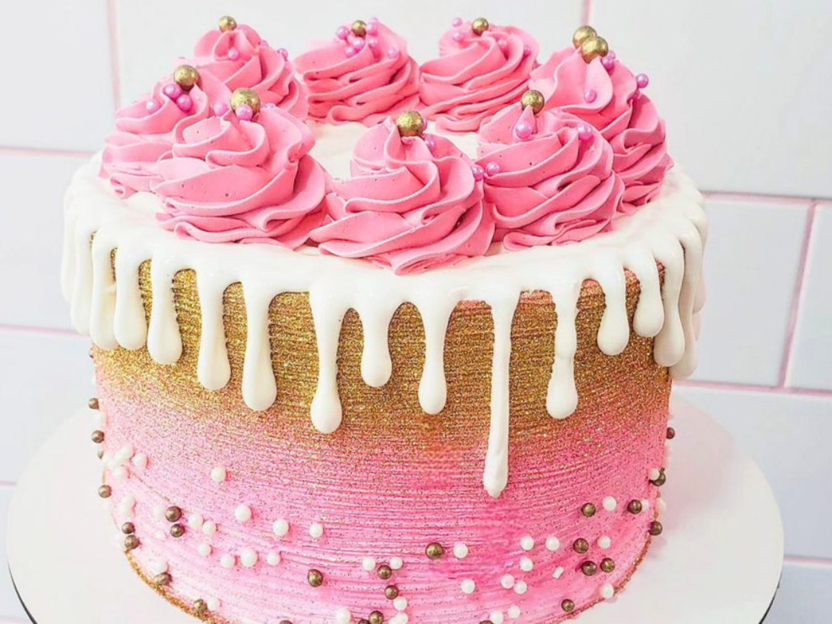 Bolo de 15 anos rosa e dourado