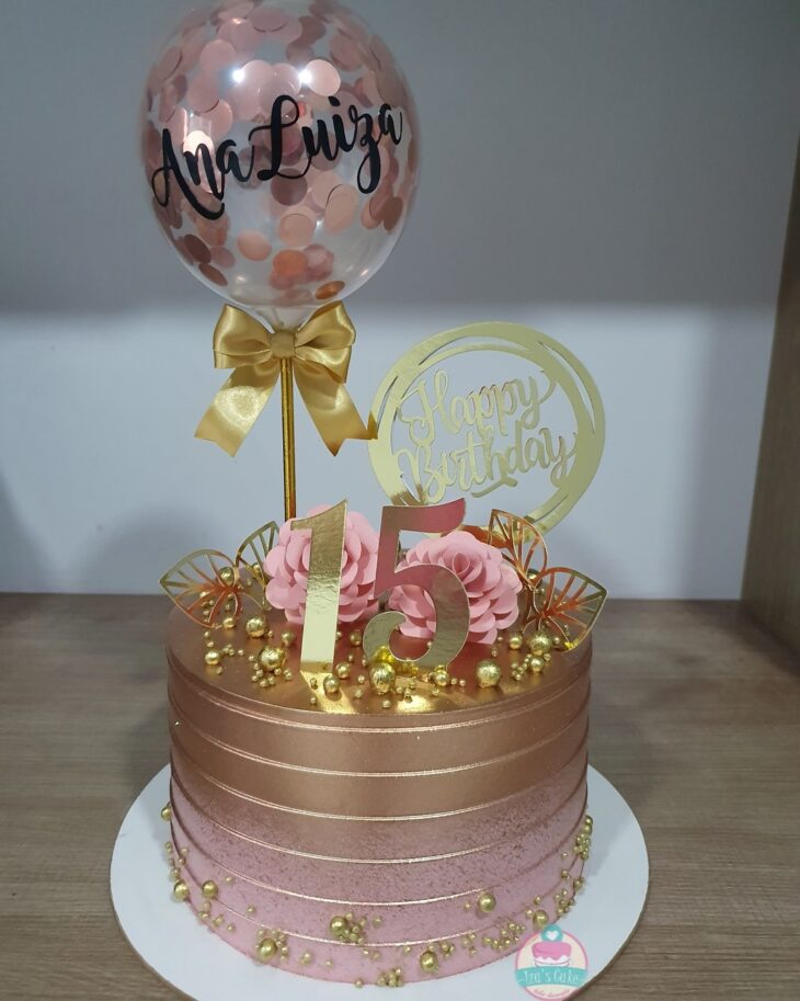 Bolo de casamento rosa e dourado