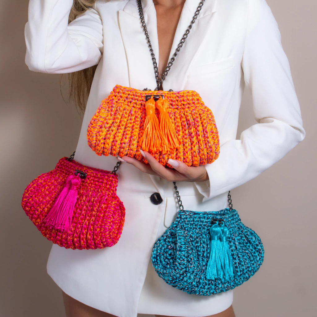 Guia de preços: Bolsas de crochê artesanais vs. grifes de luxo