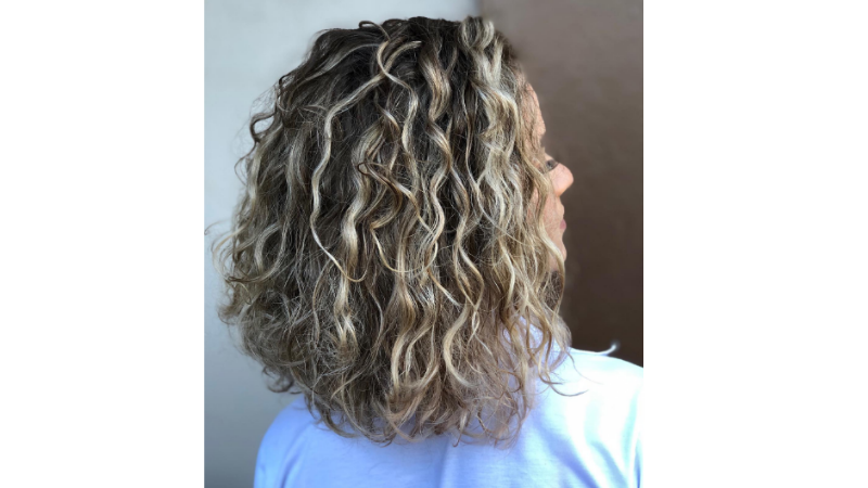 como manter a definição do cacheado após luzes