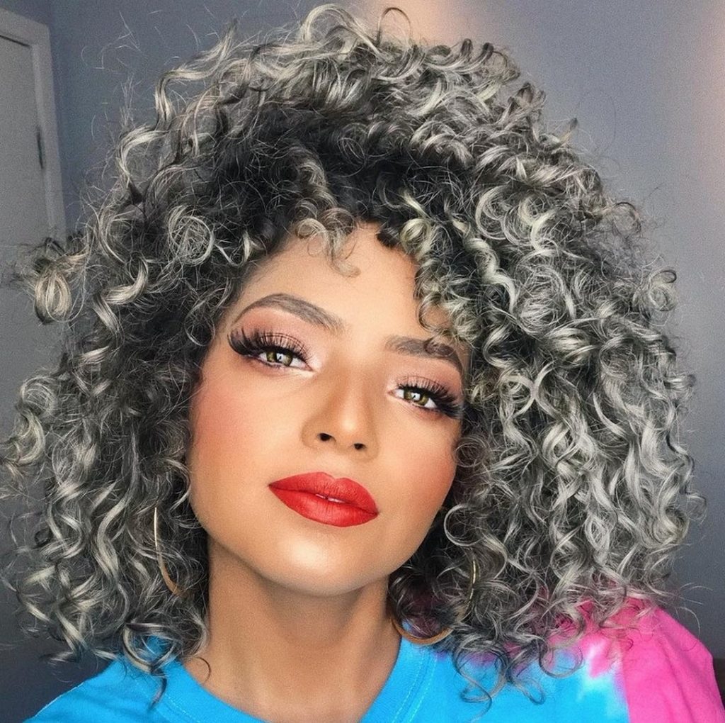 cabelo cacheados com luzes