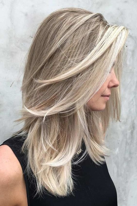cabelo longo rejuvenesce