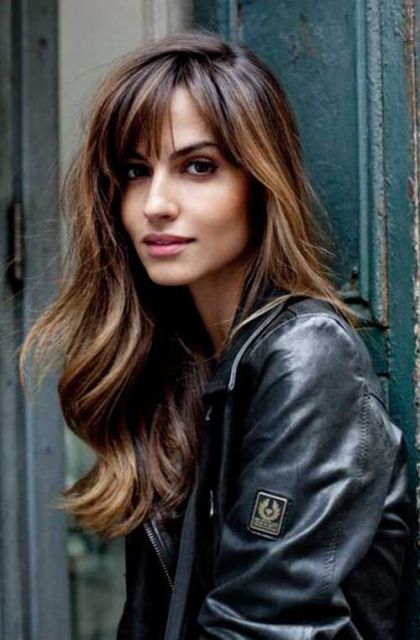 cabelo morena iluminada longo