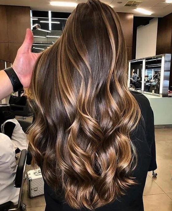 cabelo comprido com mechas avelã