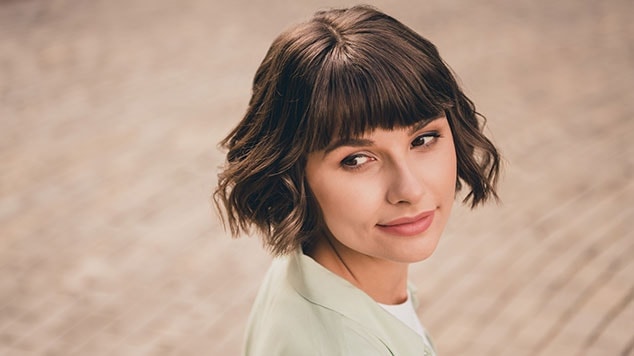 cabelo curto liso com franja moderna 2026
