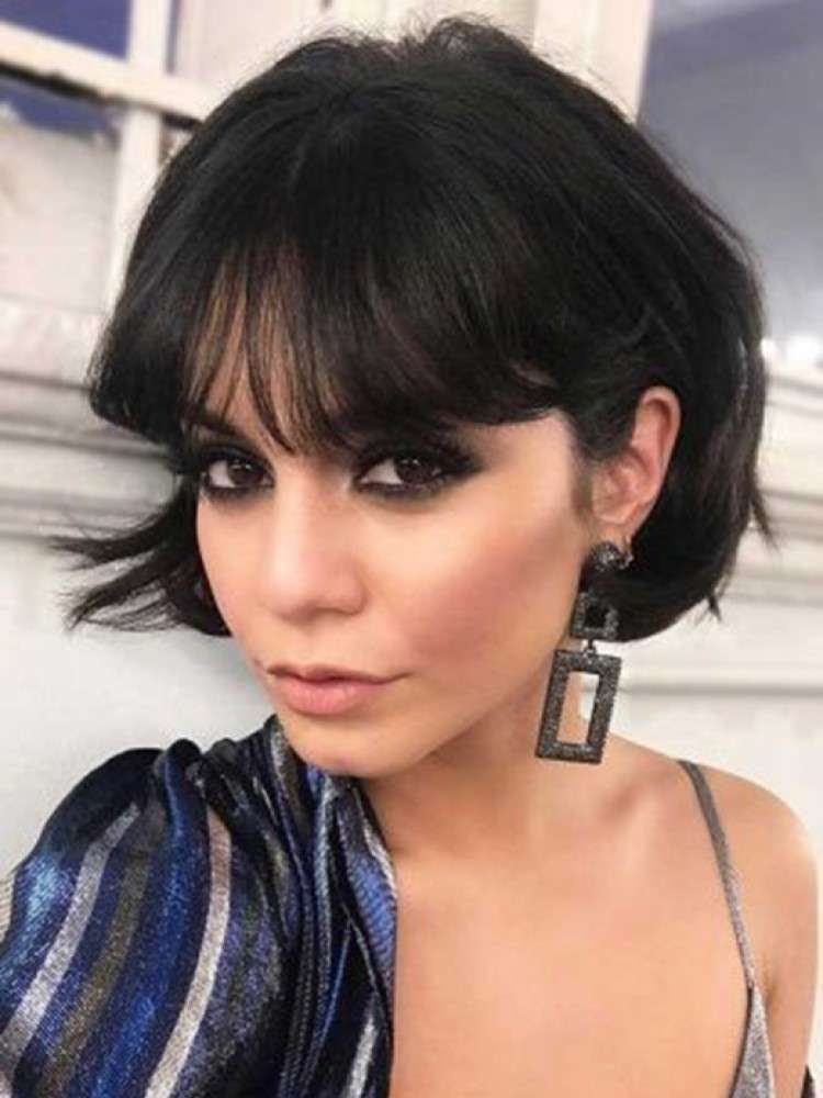 cabelo curto liso com franja para rosto coração