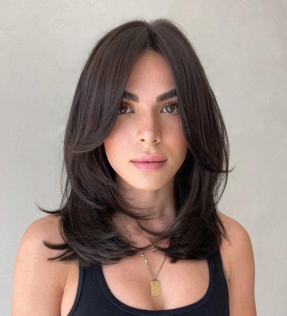 cabelo curto liso com franja para rosto coração