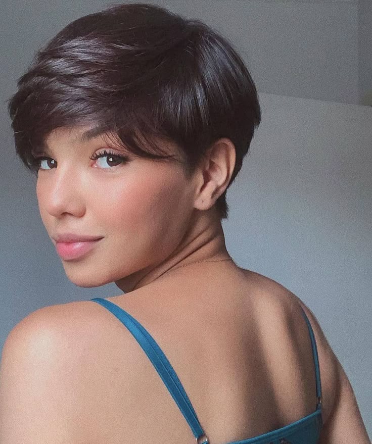 cabelo curto liso com franja para cabelos finos
