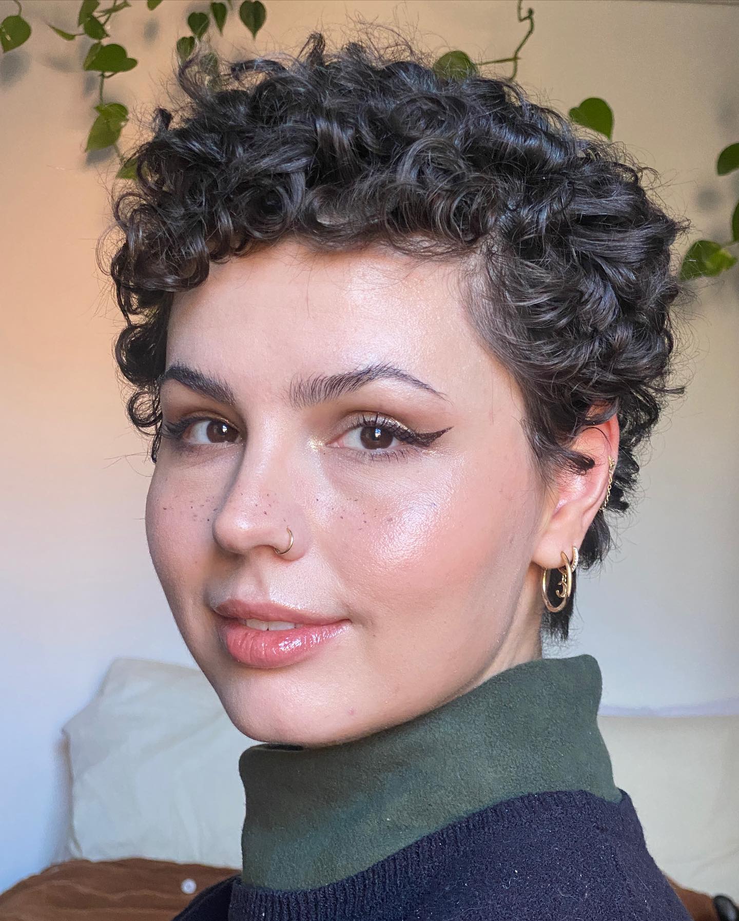 corte de cabelo feminino para afinar rosto redondo e ondulado