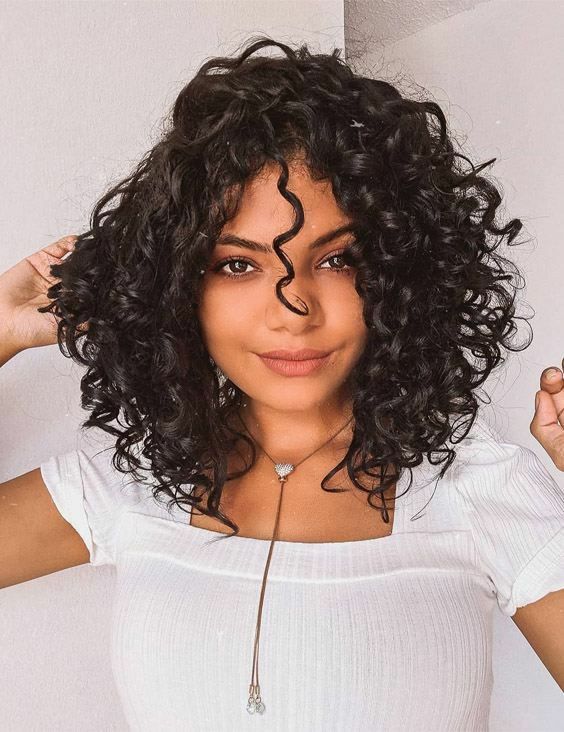 tendências corte cabelo ondulado rosto redondo 2026