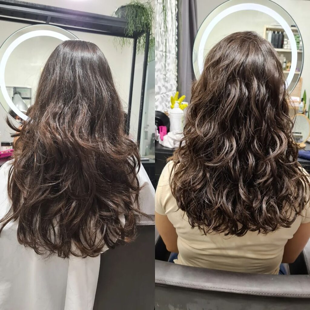 cabelo médio ondulado com franja