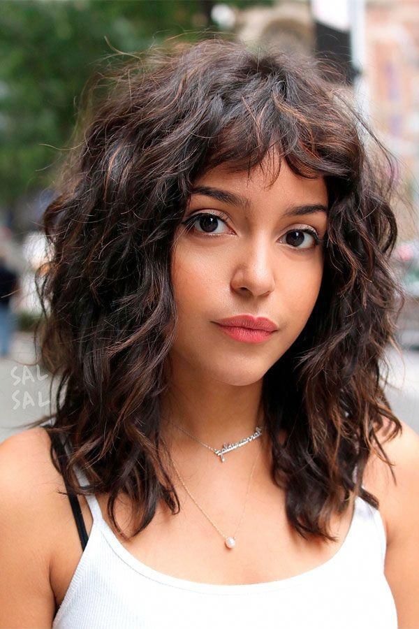 corte de cabelo ondulado feminino médio 2026
