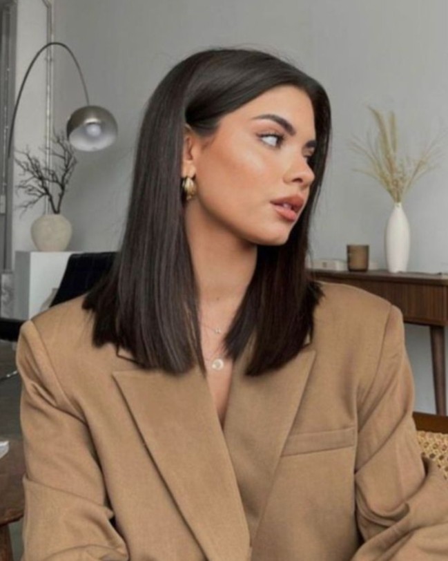 cabelo pelos ombros liso