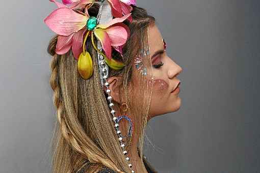 penteado carnaval com flores