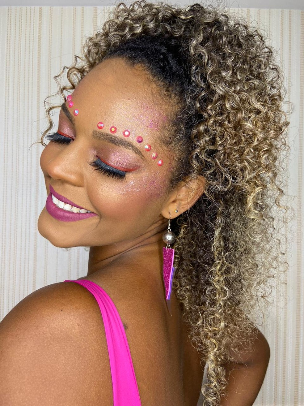 penteado carnaval cabelo crespo
