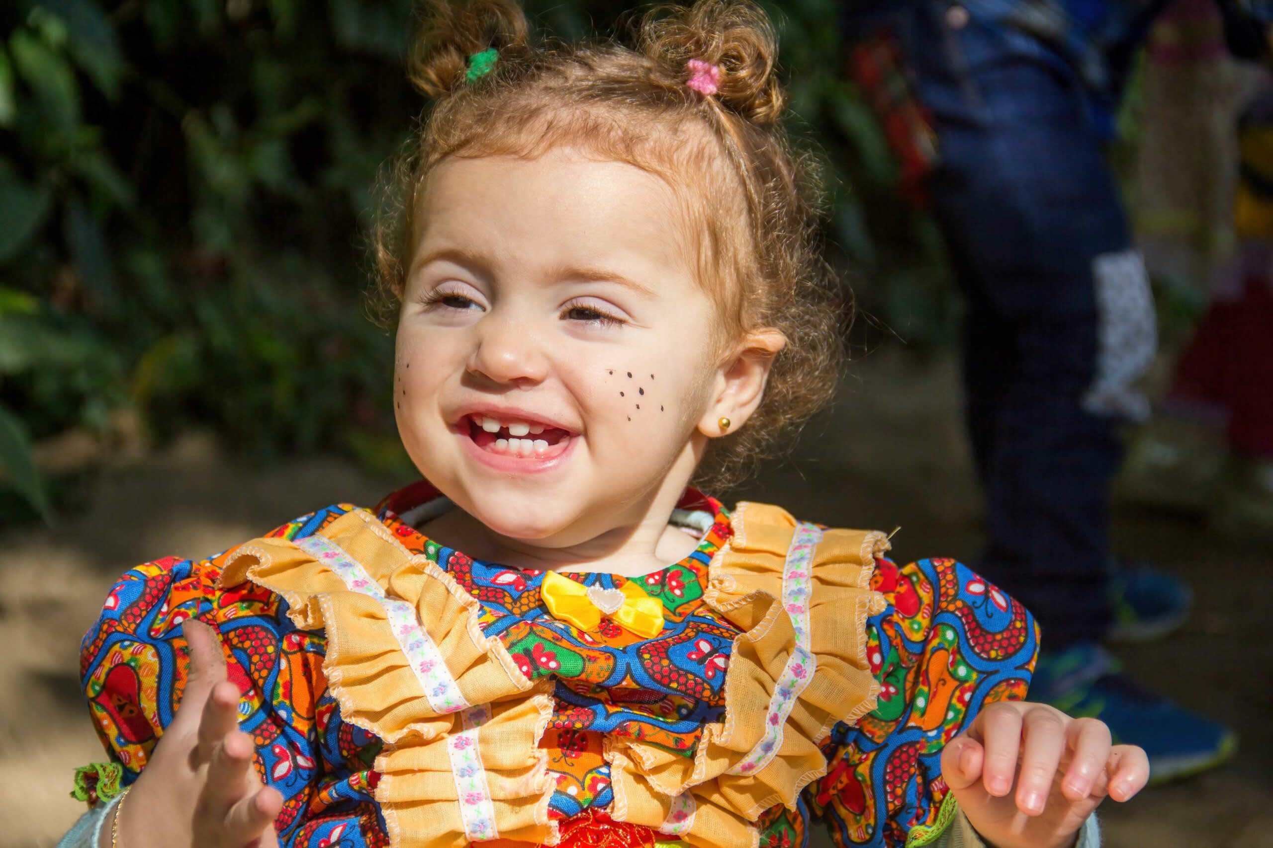 maquiagem festa junina menina com sardas