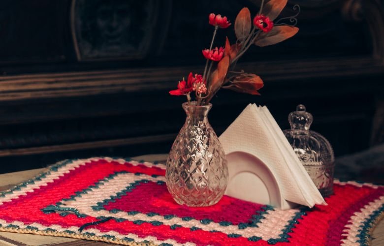 Onde Encontrar Gráficos e Receitas Gratuitas de Caminhos de Mesa de Crochê com Flores