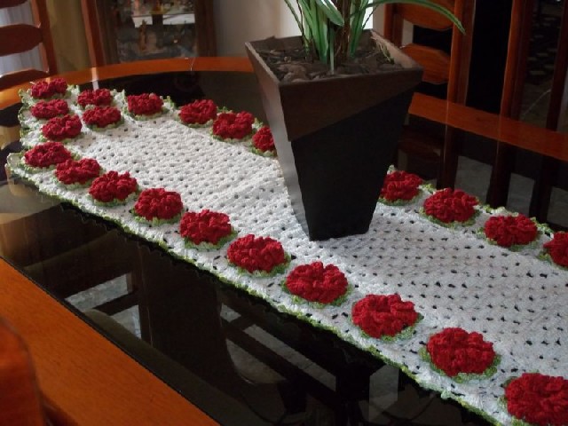 Guia Completo de Fios e Agulhas para Caminhos de Mesa de Crochê