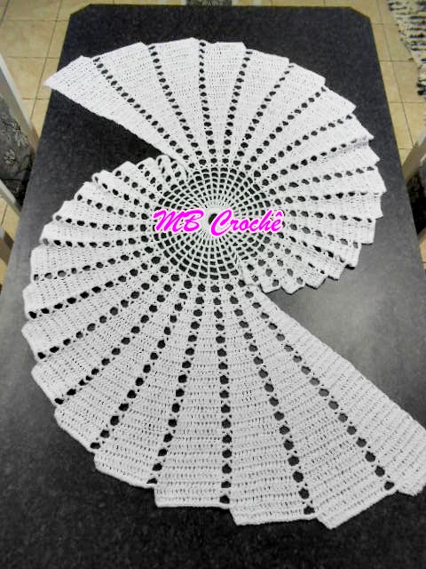Aplicações Decorativas do Caminho de Mesa Espiral Além da Mesa de Jantar